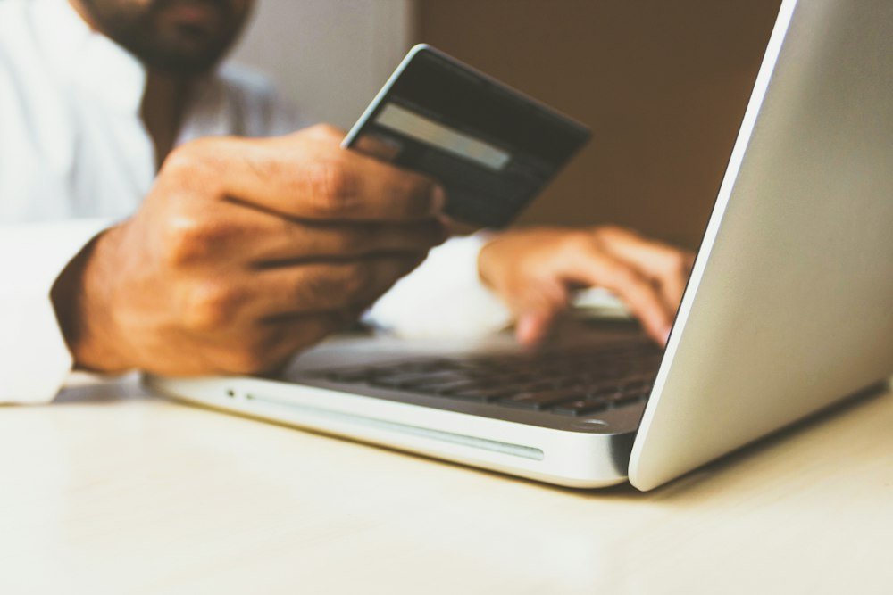 Servicios bancarios y construcción de crédito